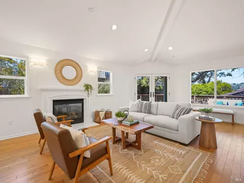 19 Cherry Hill Ln, Novato, CA 94945