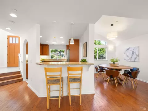 20 Cherry Hill Ln, Novato, CA 94945