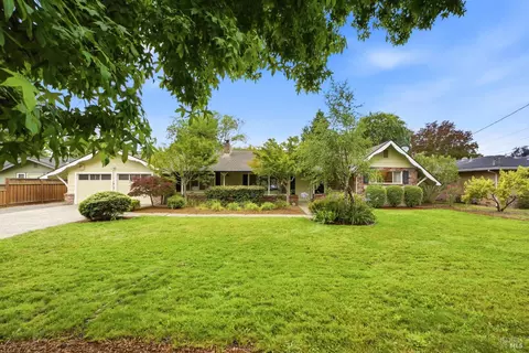 373 Piezzi Rd, Santa Rosa, CA 95401