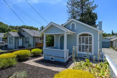 8 Grandview Ave, Petaluma, CA 94952