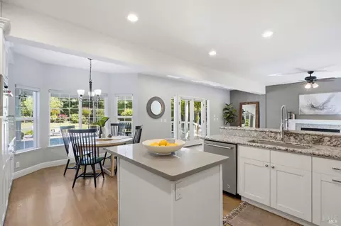 Kitchen - 372 Fireweed Ct, Windsor, CA 95492 photo 3 of 5