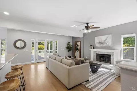 Living - 372 Fireweed Ct, Windsor, CA 95492 photo 2 of 2