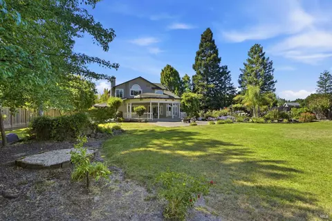 Exterior - 372 Fireweed Ct, Windsor, CA 95492 photo 4 of 11