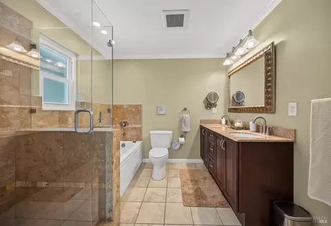 Bath - 18 Devonshire Dr, Novato, CA 94947 photo 2 of 7