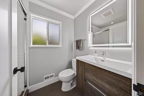 Bath - 18 Devonshire Dr, Novato, CA 94947 photo 6 of 7