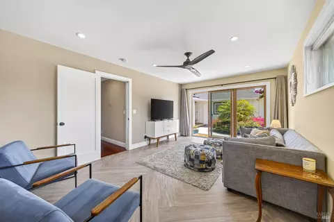 Living - 18 Devonshire Dr, Novato, CA 94947 photo 6 of 7
