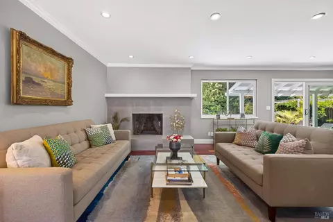Living - 18 Devonshire Dr, Novato, CA 94947 photo 3 of 7
