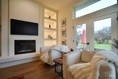 Living - 936 Augusta Cir, Napa, CA 94558 photo 3 of 3