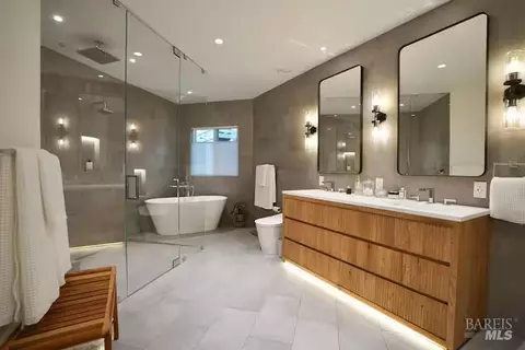 Bath - 936 Augusta Cir, Napa, CA 94558 photo 1 of 5