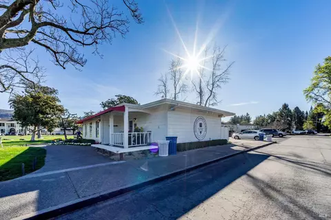 Exterior - 936 Augusta Cir, Napa, CA 94558 photo 4 of 6