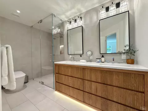 Bath - 936 Augusta Cir, Napa, CA 94558 photo 4 of 5