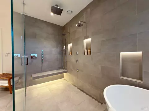 Bath - 936 Augusta Cir, Napa, CA 94558 photo 3 of 5