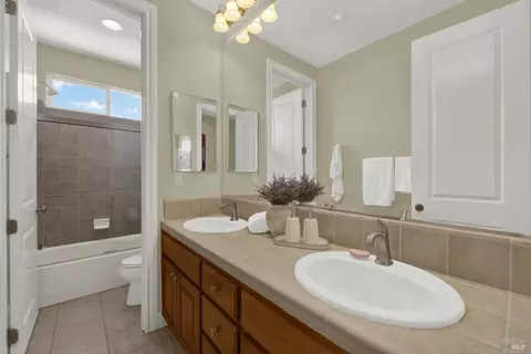 Bath - 31 Haven Way, Napa, CA 94558 photo 2 of 5