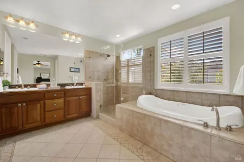 Bath - 31 Haven Way, Napa, CA 94558 photo 3 of 5
