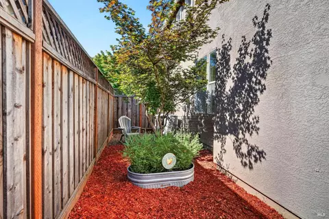 Exterior - 132 Decanter Cir, Windsor, CA 95492 photo 5 of 14