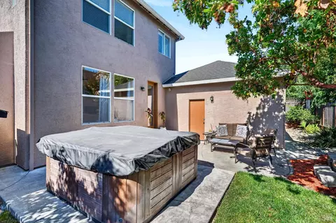 Exterior - 132 Decanter Cir, Windsor, CA 95492 photo 6 of 14