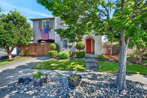 Exterior - 132 Decanter Cir, Windsor, CA 95492 photo 1 of 14