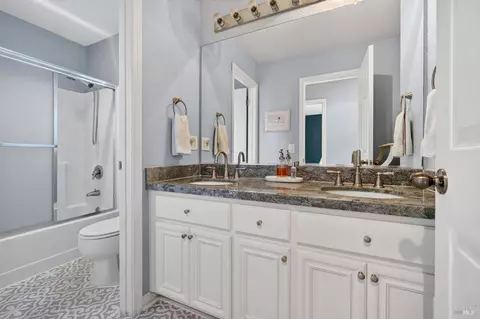 Bath - 132 Decanter Cir, Windsor, CA 95492 photo 3 of 4