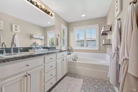 Bath - 132 Decanter Cir, Windsor, CA 95492 photo 1 of 4