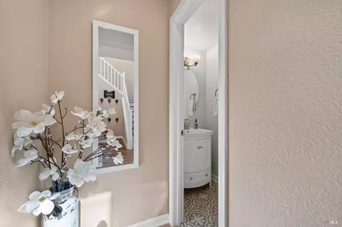 Entry Way - 132 Decanter Cir, Windsor, CA 95492 photo 2 of 10