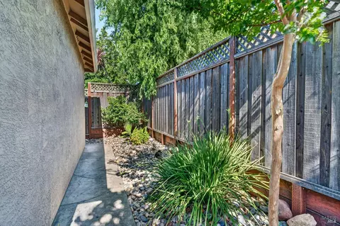 Exterior - 132 Decanter Cir, Windsor, CA 95492 photo 8 of 14
