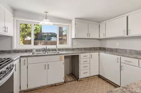 373 S Lenore Ave, Willits, CA 95490 photo 6