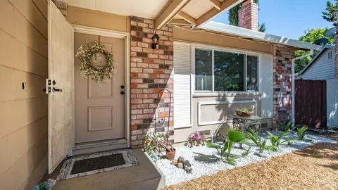 1355 Macdonald Ct, Dixon, CA 95620 photo 5