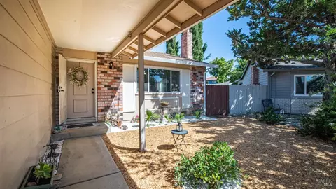1355 Macdonald Ct, Dixon, CA 95620 photo 4