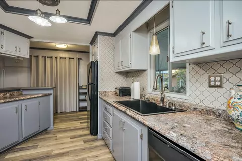 Kitchen - 9859 Crestview Dr, Clearlake, CA 95422 photo 2 of 3