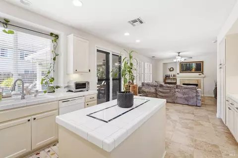 2401 Skyview Cir, Fairfield, CA 94534 photo 3