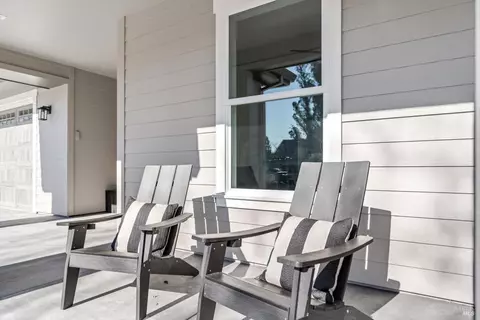 Exterior - 125 Maywood Ln, Windsor, CA 95492 photo 9 of 11