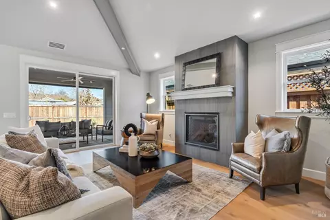 Living - 125 Maywood Ln, Windsor, CA 95492 photo 6 of 7