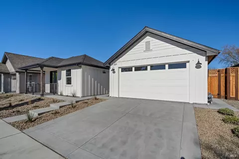Exterior - 125 Maywood Ln, Windsor, CA 95492 photo 4 of 11