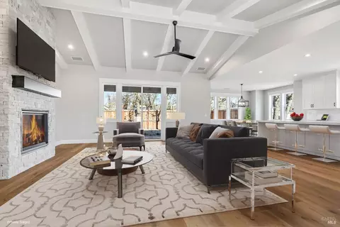 Living - 125 Maywood Ln, Windsor, CA 95492 photo 2 of 7