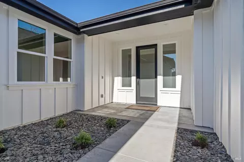 Exterior - 125 Maywood Ln, Windsor, CA 95492 photo 5 of 11