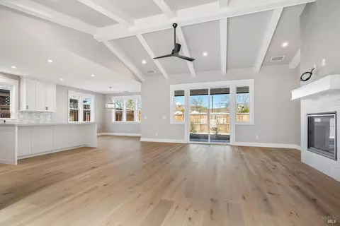 Living - 125 Maywood Ln, Windsor, CA 95492 photo 4 of 7