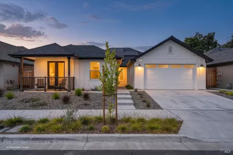 137 Maywood Ln, Windsor, CA 95492