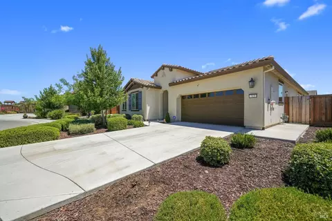 715 Farmgate Ct, Dixon, CA 95620 photo 2