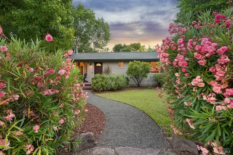 9245 Los Guilicos Ave, Kenwood, CA 95452