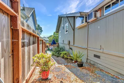 Exterior - 807 El Dorado St, Vallejo, CA 94590 photo 5 of 7