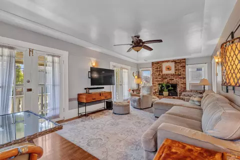 Living - 807 El Dorado St, Vallejo, CA 94590 photo 2 of 3
