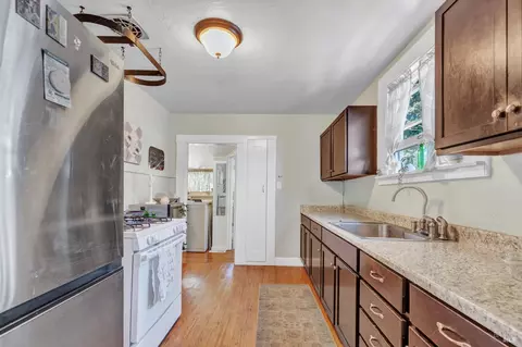 Kitchen - 807 El Dorado St, Vallejo, CA 94590 photo 3 of 4