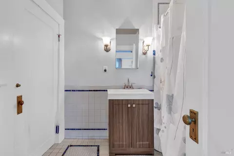 Bath - 807 El Dorado St, Vallejo, CA 94590 photo 1 of 2