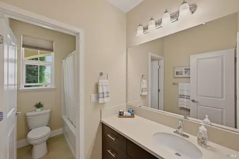 Bath - 239 Saffron Ct, Napa, CA 94559 photo 2 of 2