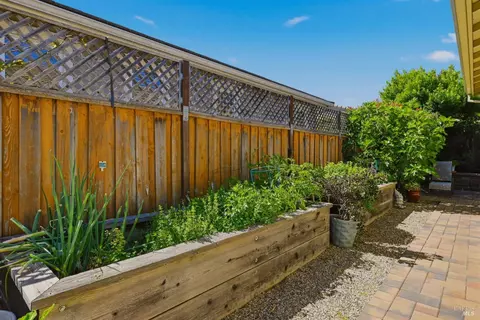 Exterior - 239 Saffron Ct, Napa, CA 94559 photo 8 of 11