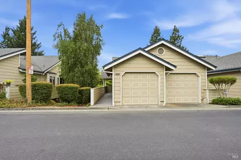 2004 Stonefield Ln, Santa Rosa, CA 95403