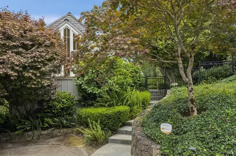 Exterior - 162 Bayview Dr, Mill Valley, CA 94941 photo 2 of 13