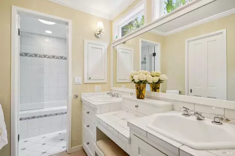 Bath - 162 Bayview Dr, Mill Valley, CA 94941 photo 2 of 4