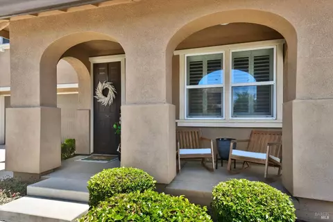 575 W Cherry St, Dixon, CA 95620 photo 2