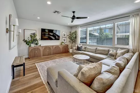 575 W Cherry St, Dixon, CA 95620 photo 11